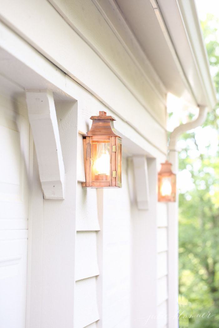 铜灯笼 - 永恒而美丽的户外照明，只会随着时间的流逝而看起来更漂亮