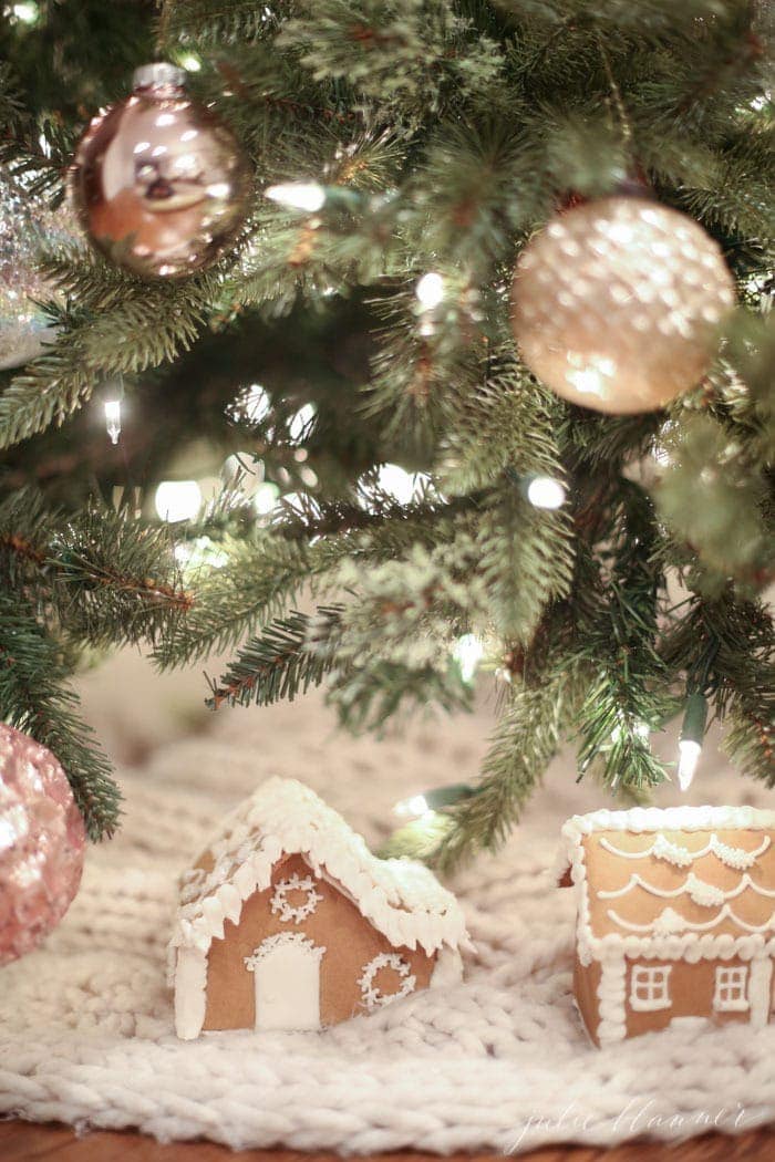 漂亮的腮红圣诞树和异想天开的装饰想法
